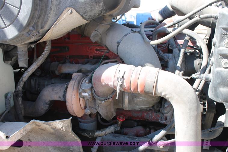 image for item H1583 2007 International 9400i semi truck