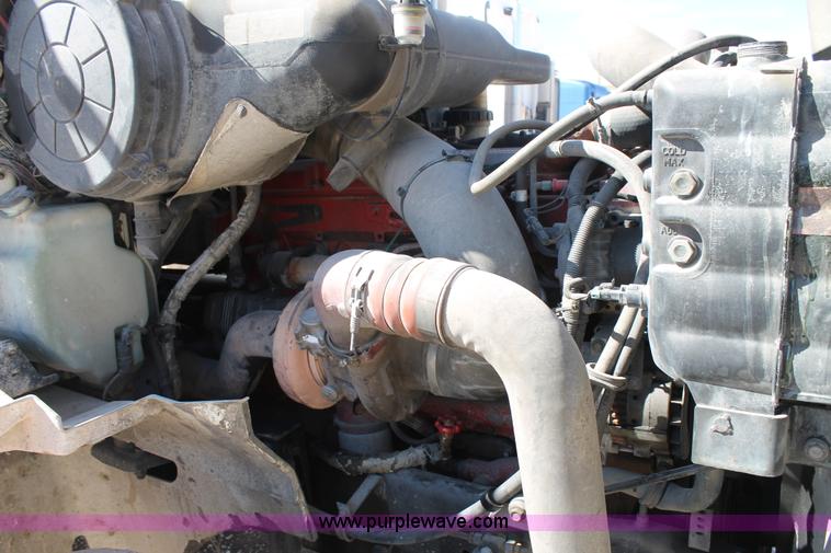 image for item H1583 2007 International 9400i semi truck