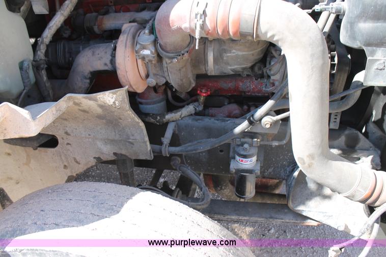 image for item H1583 2007 International 9400i semi truck