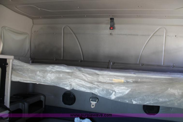 image for item H1583 2007 International 9400i semi truck