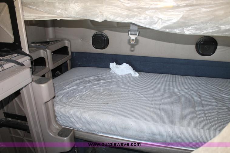 image for item H1583 2007 International 9400i semi truck