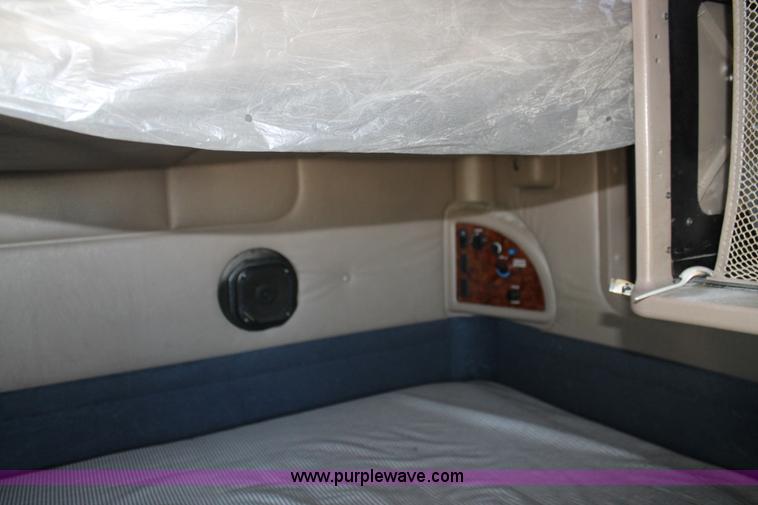 image for item H1583 2007 International 9400i semi truck