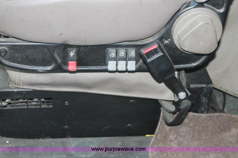 image for item H1583 2007 International 9400i semi truck