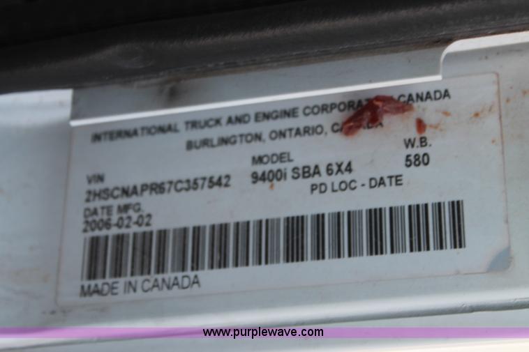 image for item H1583 2007 International 9400i semi truck