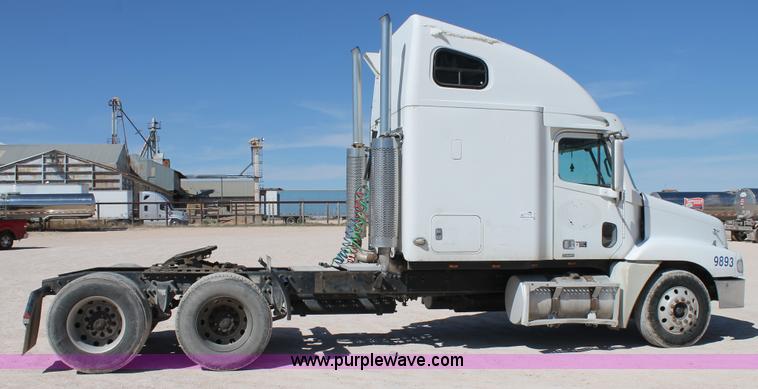 image for item H1584 1998 Freightliner Century Class C120 semi truck