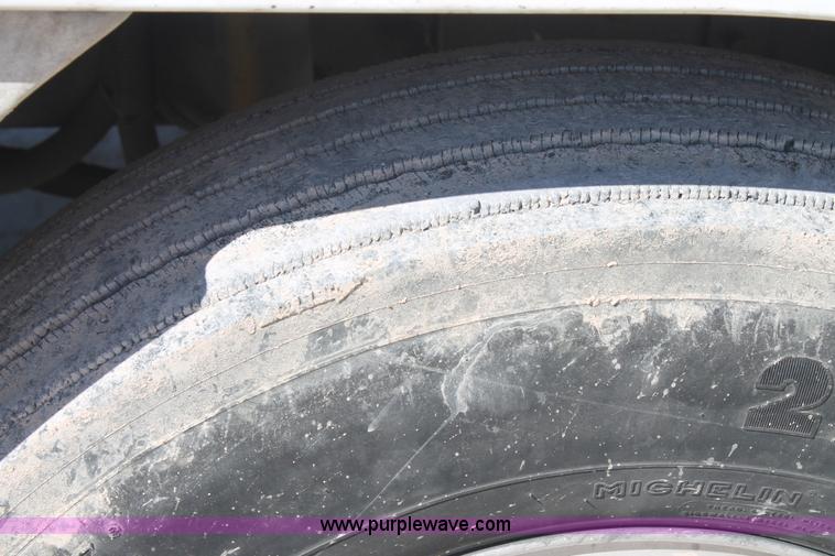 image for item H1584 1998 Freightliner Century Class C120 semi truck