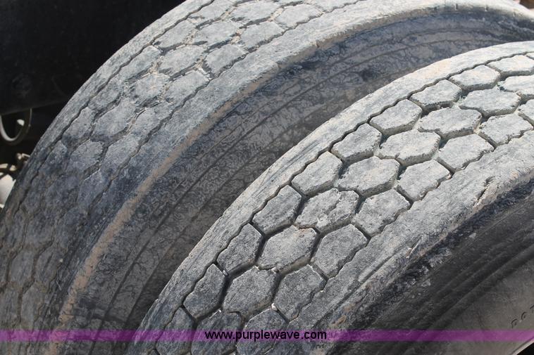 image for item H1584 1998 Freightliner Century Class C120 semi truck