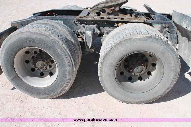 image for item H1584 1998 Freightliner Century Class C120 semi truck