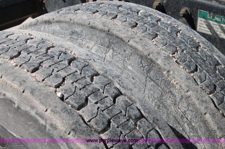 image for item H1584 1998 Freightliner Century Class C120 semi truck