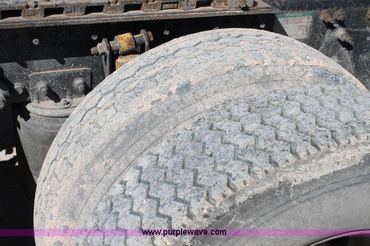 image for item H1584 1998 Freightliner Century Class C120 semi truck