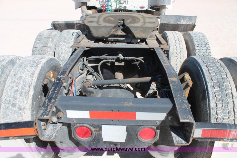 image for item H1584 1998 Freightliner Century Class C120 semi truck