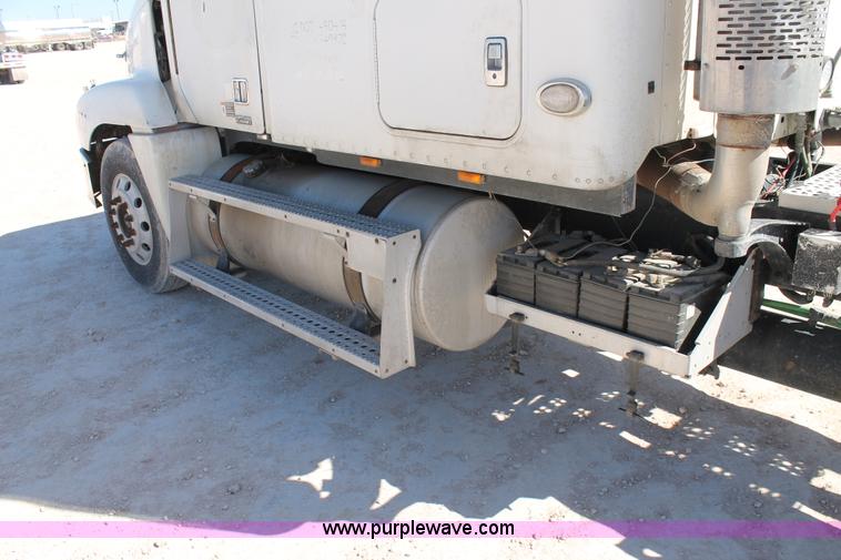 image for item H1584 1998 Freightliner Century Class C120 semi truck