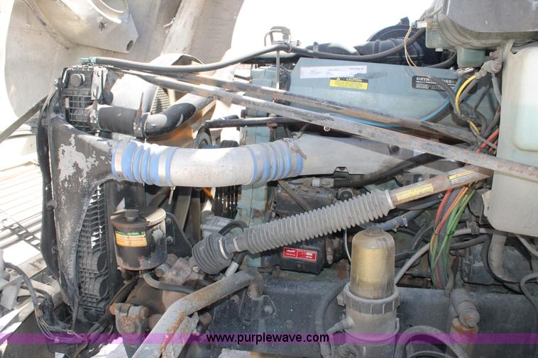 image for item H1584 1998 Freightliner Century Class C120 semi truck