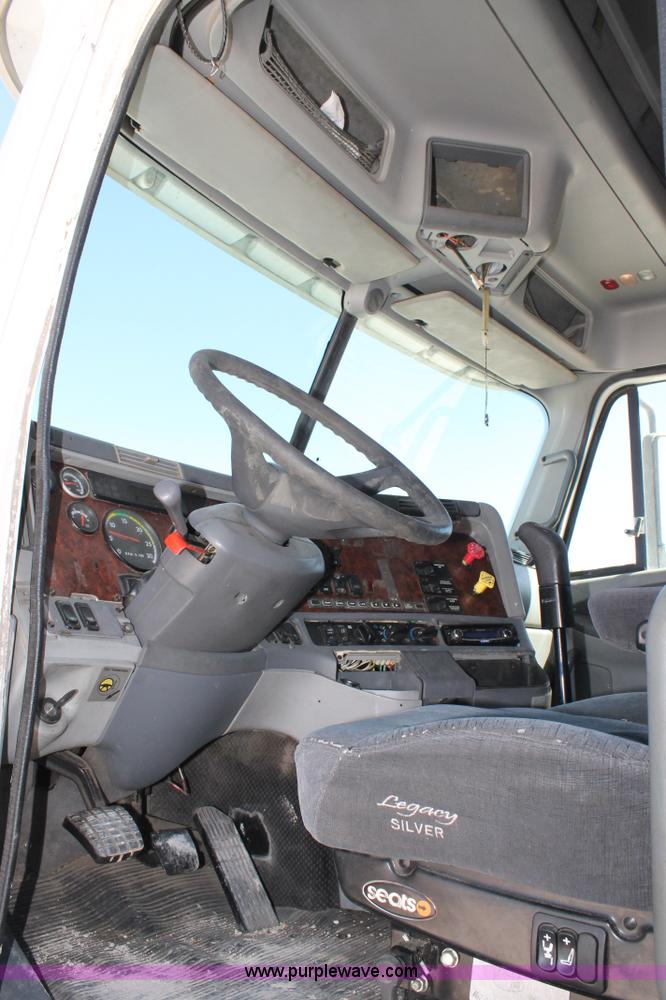 image for item H1584 1998 Freightliner Century Class C120 semi truck