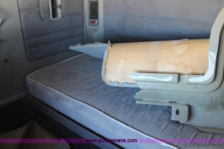 image for item H1584 1998 Freightliner Century Class C120 semi truck