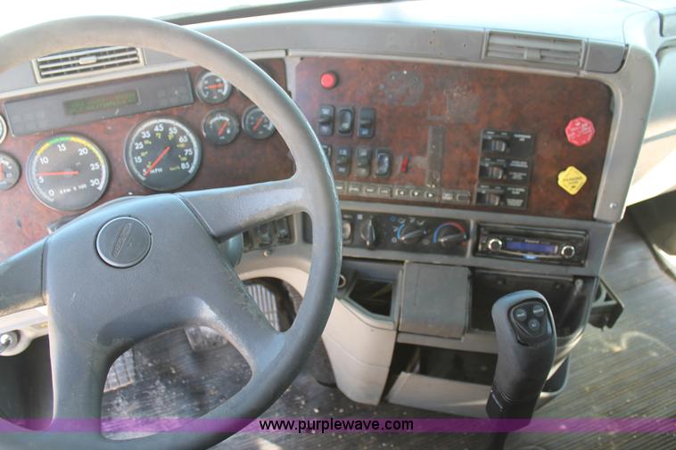 image for item H1584 1998 Freightliner Century Class C120 semi truck