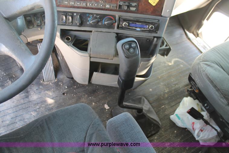 image for item H1584 1998 Freightliner Century Class C120 semi truck