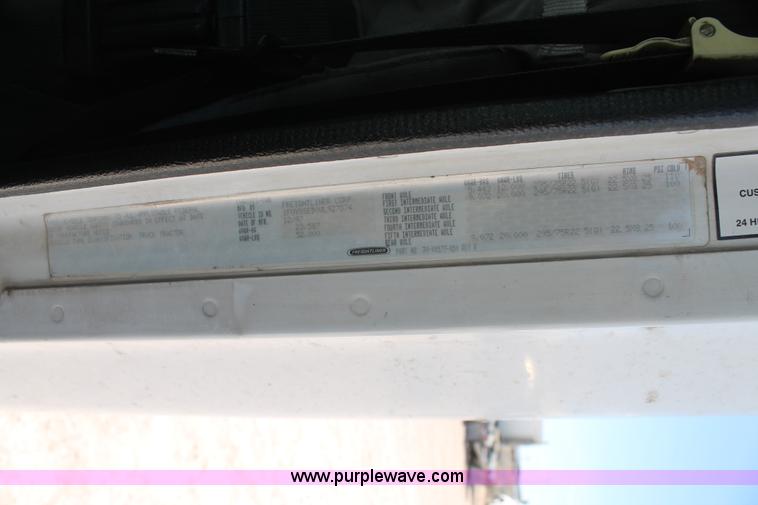 image for item H1584 1998 Freightliner Century Class C120 semi truck