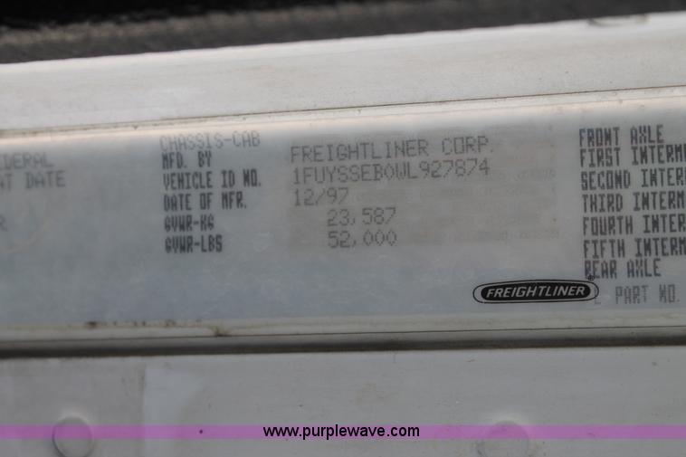 image for item H1584 1998 Freightliner Century Class C120 semi truck