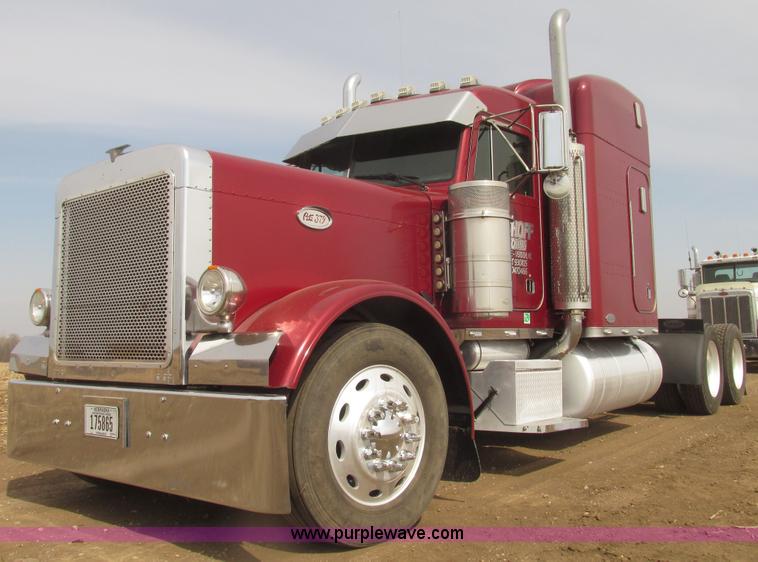 image for item H4726 1999 Peterbilt 379 semi truck