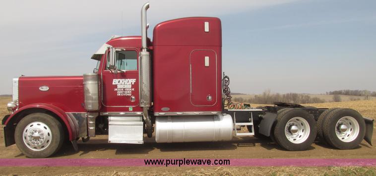 image for item H4726 1999 Peterbilt 379 semi truck