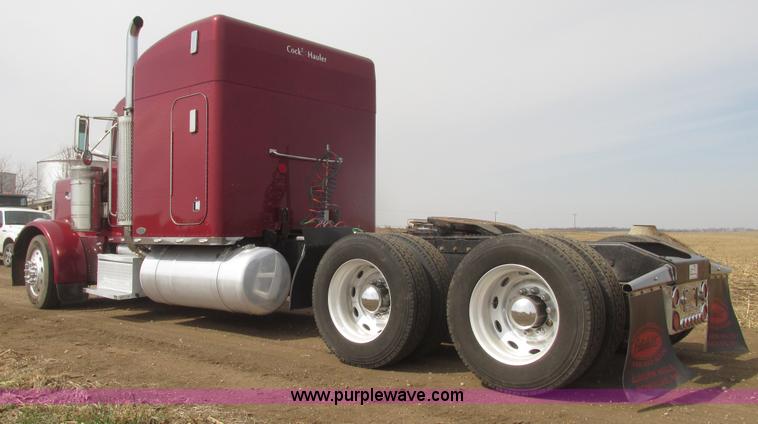image for item H4726 1999 Peterbilt 379 semi truck