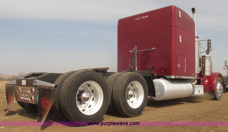 image for item H4726 1999 Peterbilt 379 semi truck