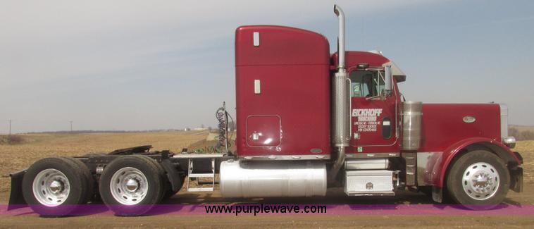 image for item H4726 1999 Peterbilt 379 semi truck