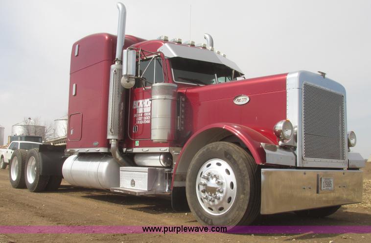 image for item H4726 1999 Peterbilt 379 semi truck