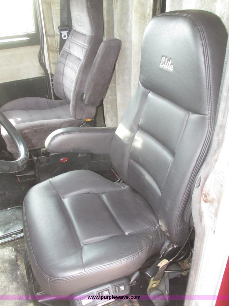 image for item H4726 1999 Peterbilt 379 semi truck