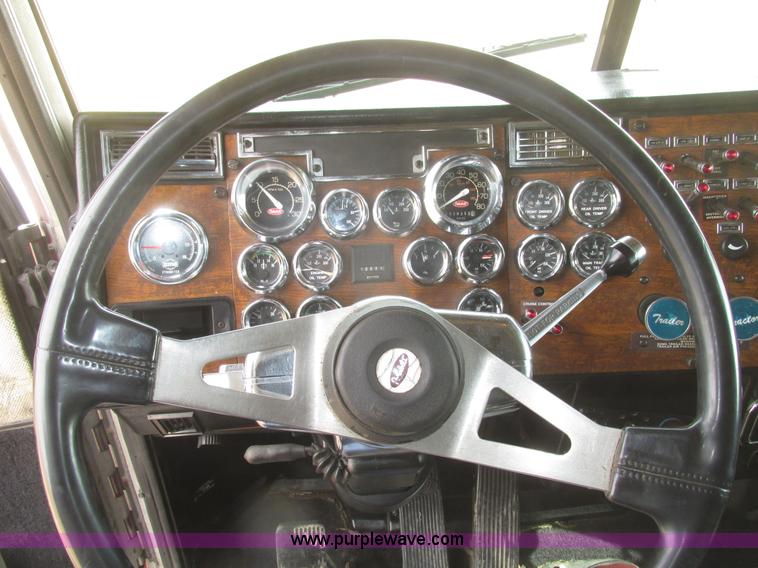 image for item H4726 1999 Peterbilt 379 semi truck