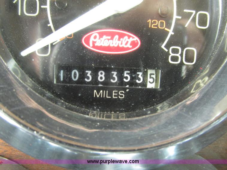 image for item H4726 1999 Peterbilt 379 semi truck