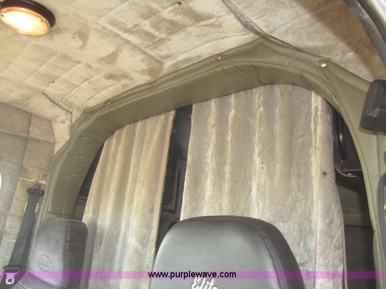 image for item H4726 1999 Peterbilt 379 semi truck