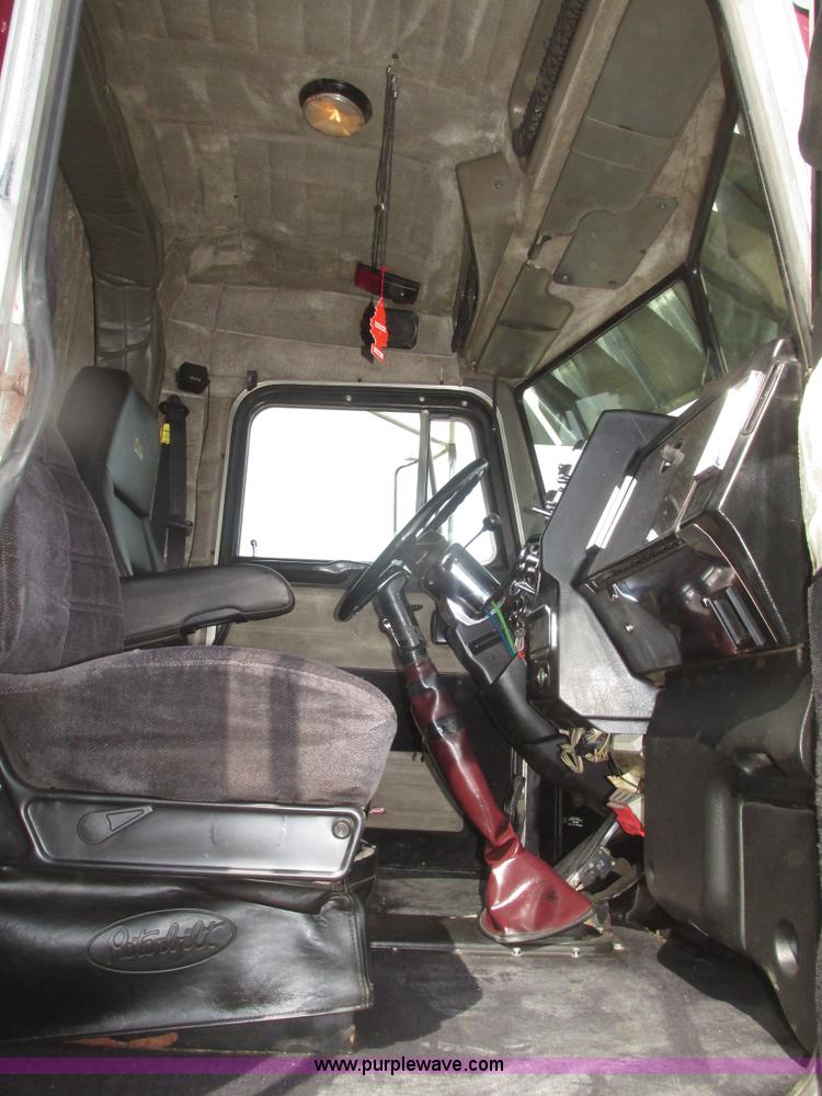 image for item H4726 1999 Peterbilt 379 semi truck