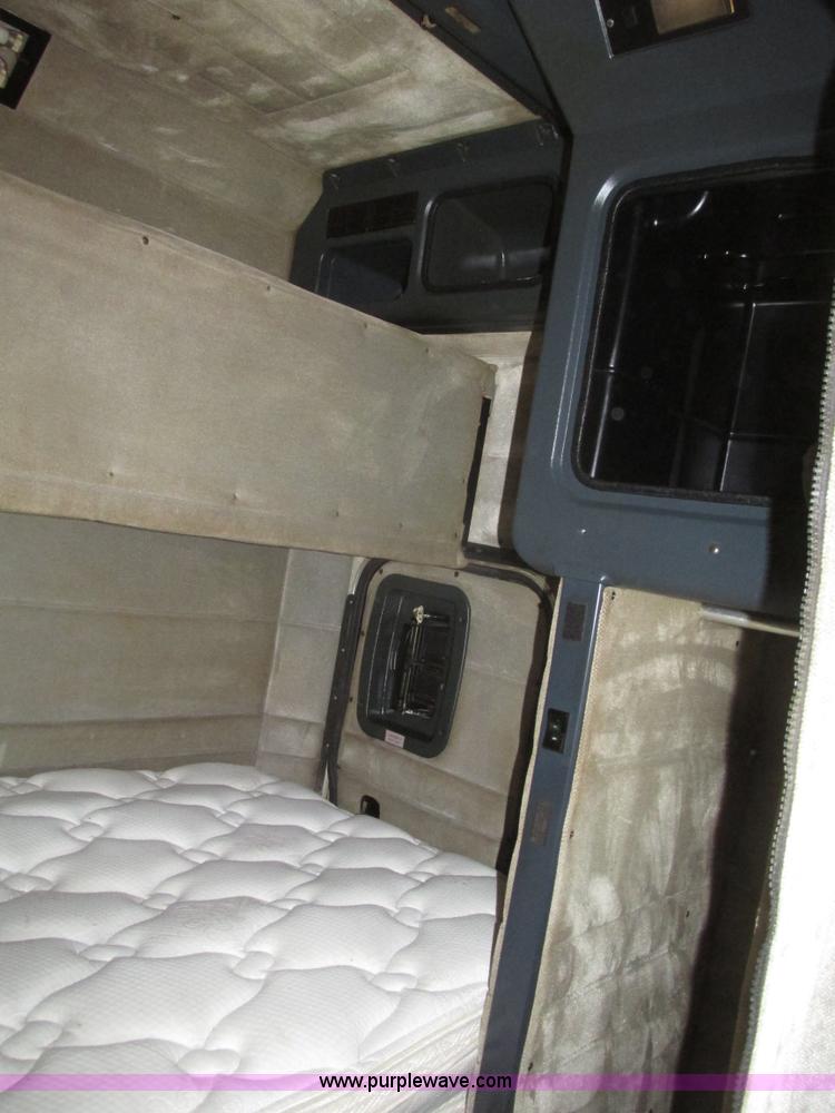 image for item H4726 1999 Peterbilt 379 semi truck