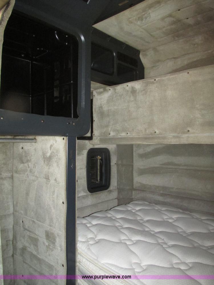 image for item H4726 1999 Peterbilt 379 semi truck