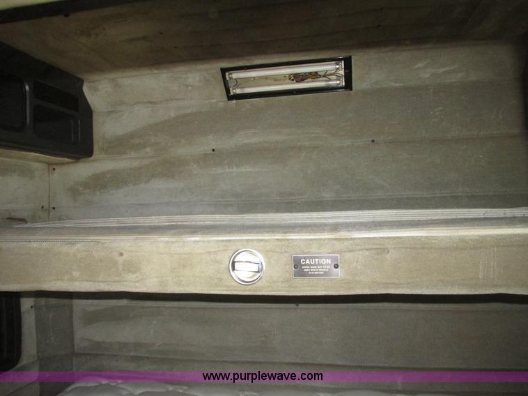 image for item H4726 1999 Peterbilt 379 semi truck