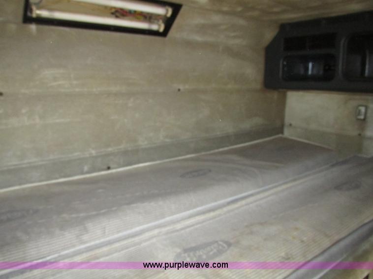 image for item H4726 1999 Peterbilt 379 semi truck