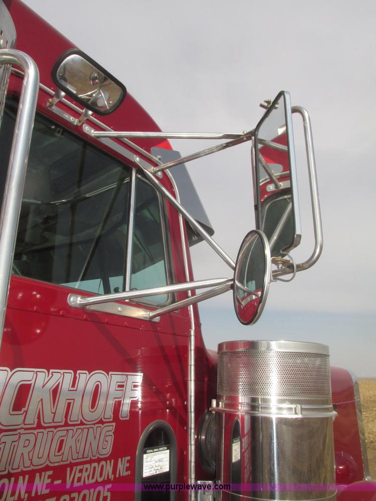 image for item H4726 1999 Peterbilt 379 semi truck