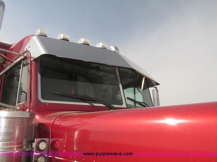 image for item H4726 1999 Peterbilt 379 semi truck