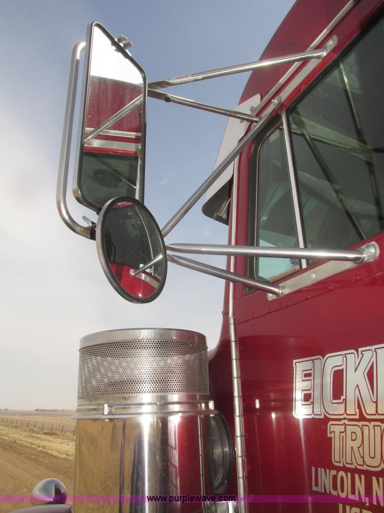 image for item H4726 1999 Peterbilt 379 semi truck