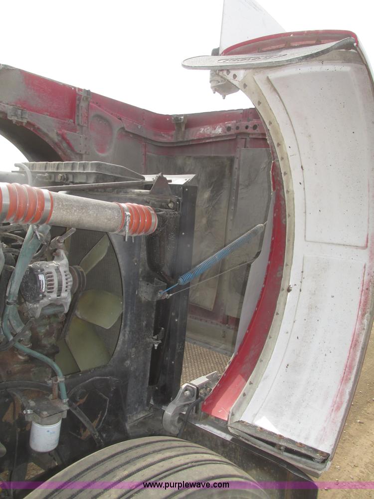 image for item H4726 1999 Peterbilt 379 semi truck