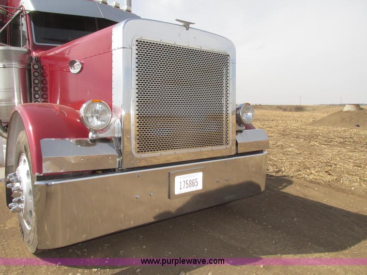 image for item H4726 1999 Peterbilt 379 semi truck