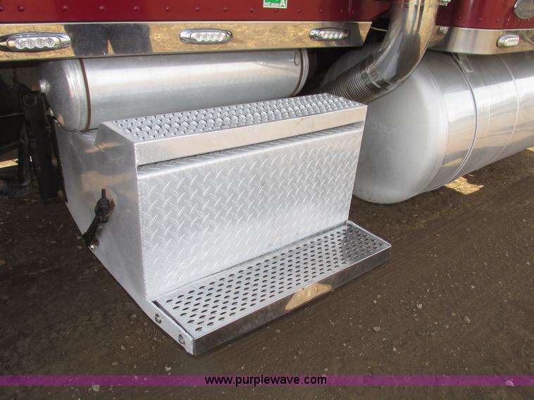 image for item H4726 1999 Peterbilt 379 semi truck