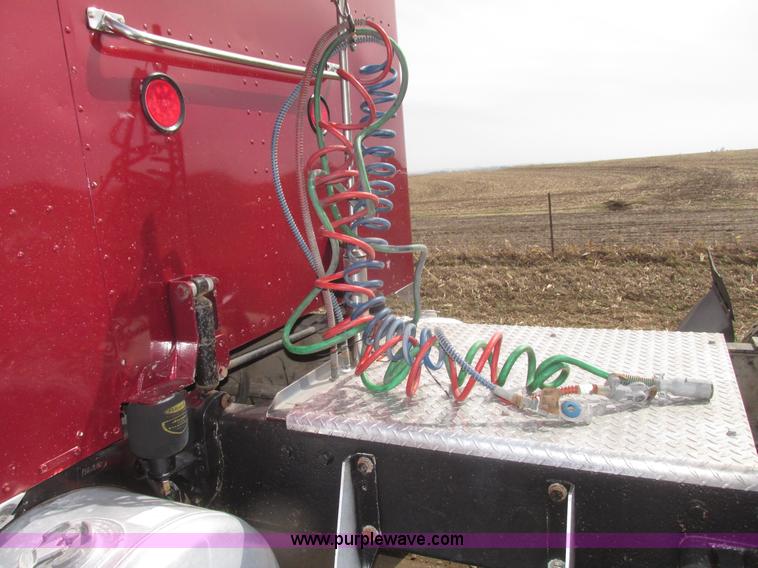 image for item H4726 1999 Peterbilt 379 semi truck