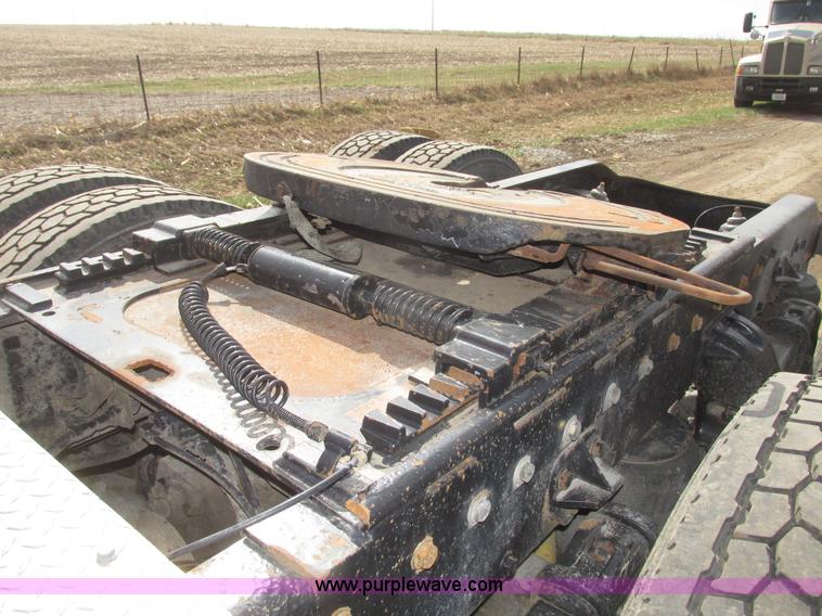 image for item H4726 1999 Peterbilt 379 semi truck