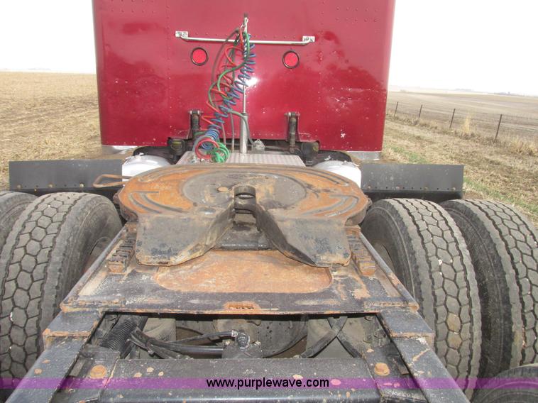 image for item H4726 1999 Peterbilt 379 semi truck