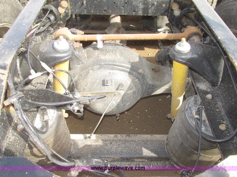 image for item H4726 1999 Peterbilt 379 semi truck