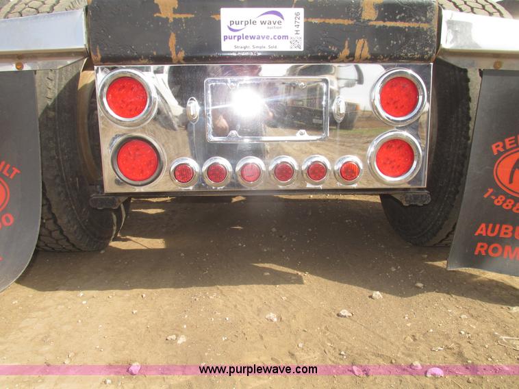 image for item H4726 1999 Peterbilt 379 semi truck