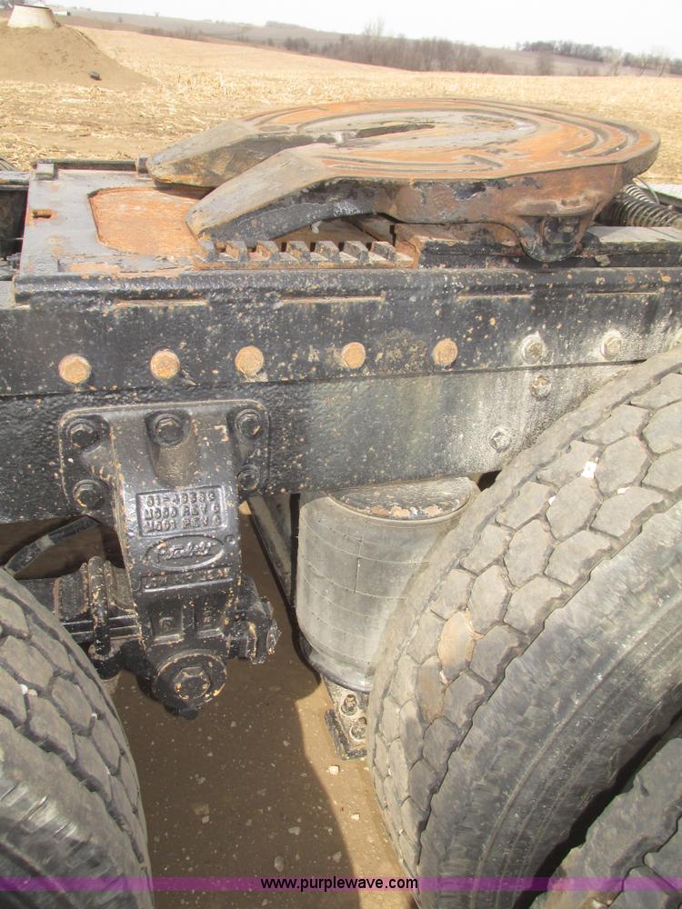 image for item H4726 1999 Peterbilt 379 semi truck